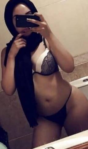 Türbanlı Escort Bayan Melike İle Benzersiz Deneyimler Sizi Bekliyor